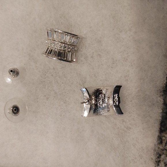 Nolan Miller stud earrings with backs, signed - Picture 13 of 16